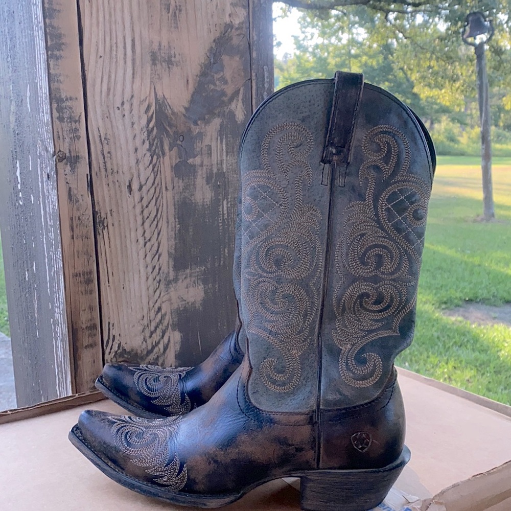 Ariat womens Western boots size 7B